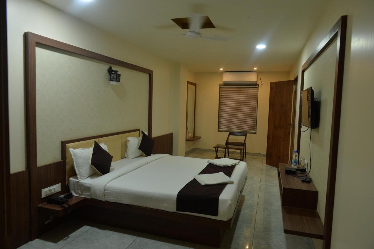 Hotel Sai Inn Rajpipla Bagian luar foto